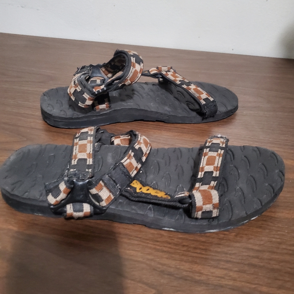 Sobek travel sandals